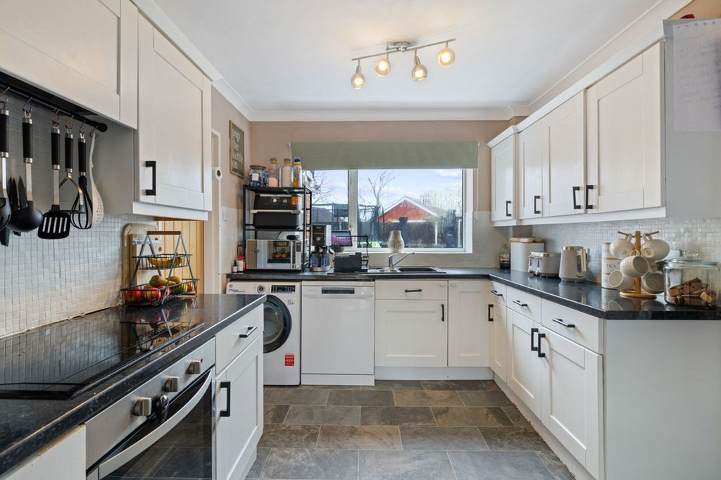 Property photo 3 of 17 Kitchen