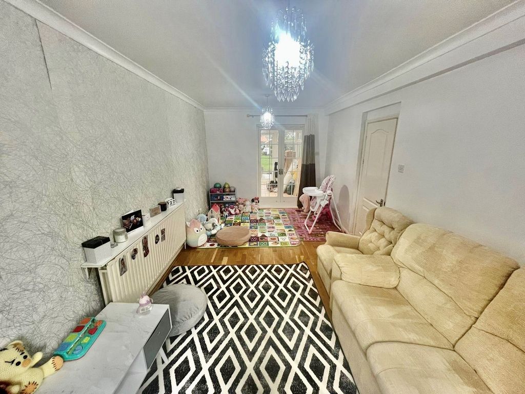 Property photo 2 of 11