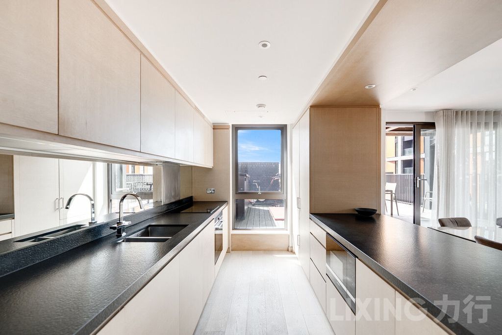 Property photo 1 of 33