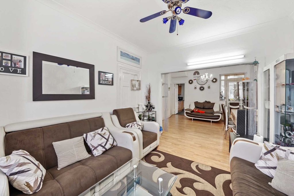 Property photo 3 of 12