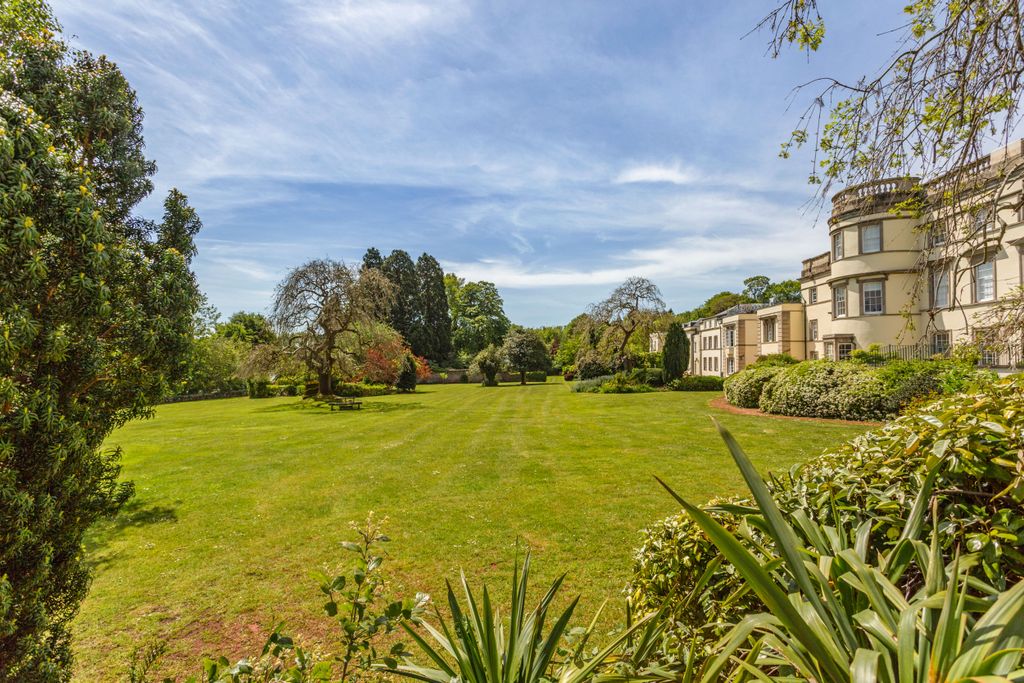 Property photo 3 of 16 Communal Gardens