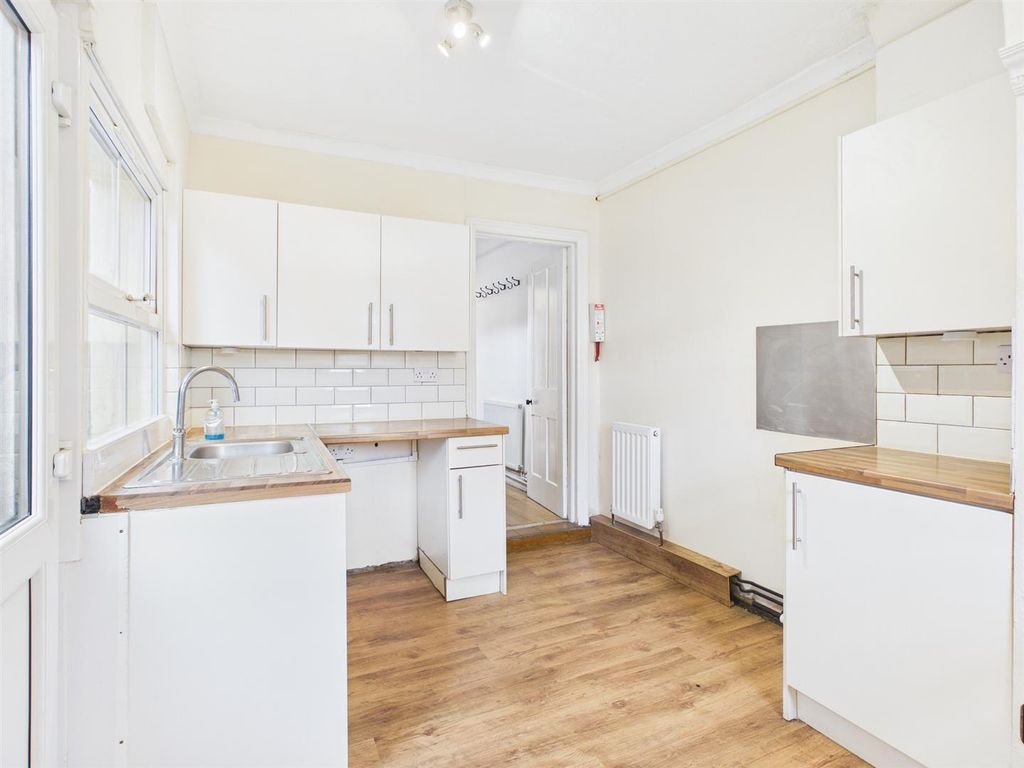 Property photo 3 of 19 Cam04116G0-Pr0291-Still012.Jpg