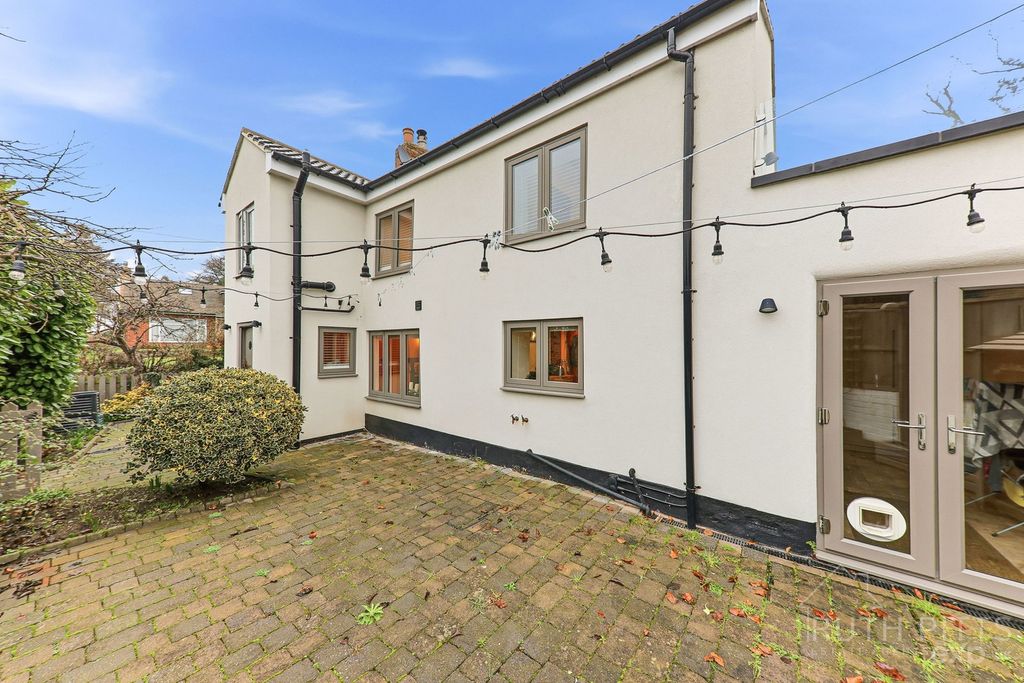 Property photo 2 of 27