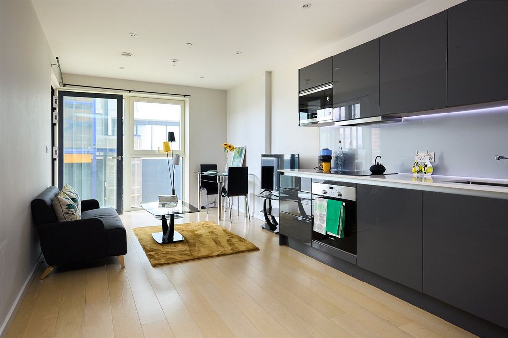 Property photo 1 of 16 Kitchen/Reception