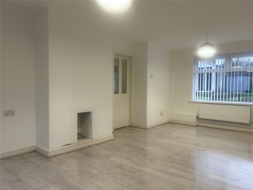 Property photo 2 of 14 Lounge