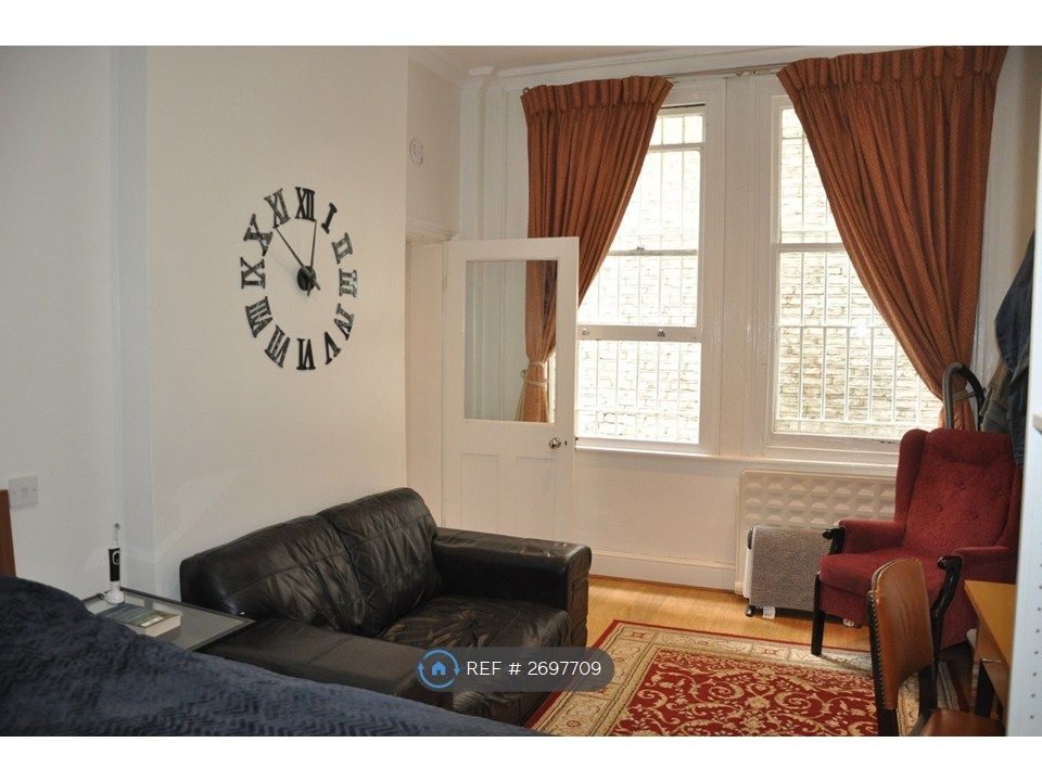 Property photo 2 of 8 Lounge