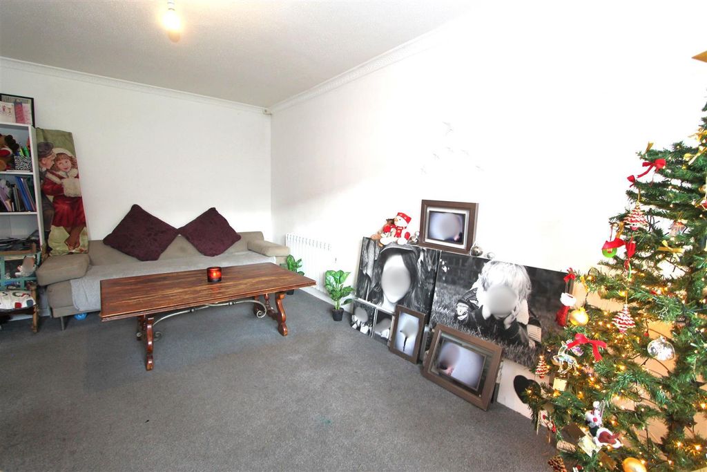 Property photo 3 of 11 2d69d4A4-F76c-4639-8F31-0Ebe095Ae05c.Jpg