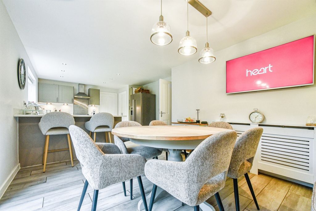 Property photo 2 of 25