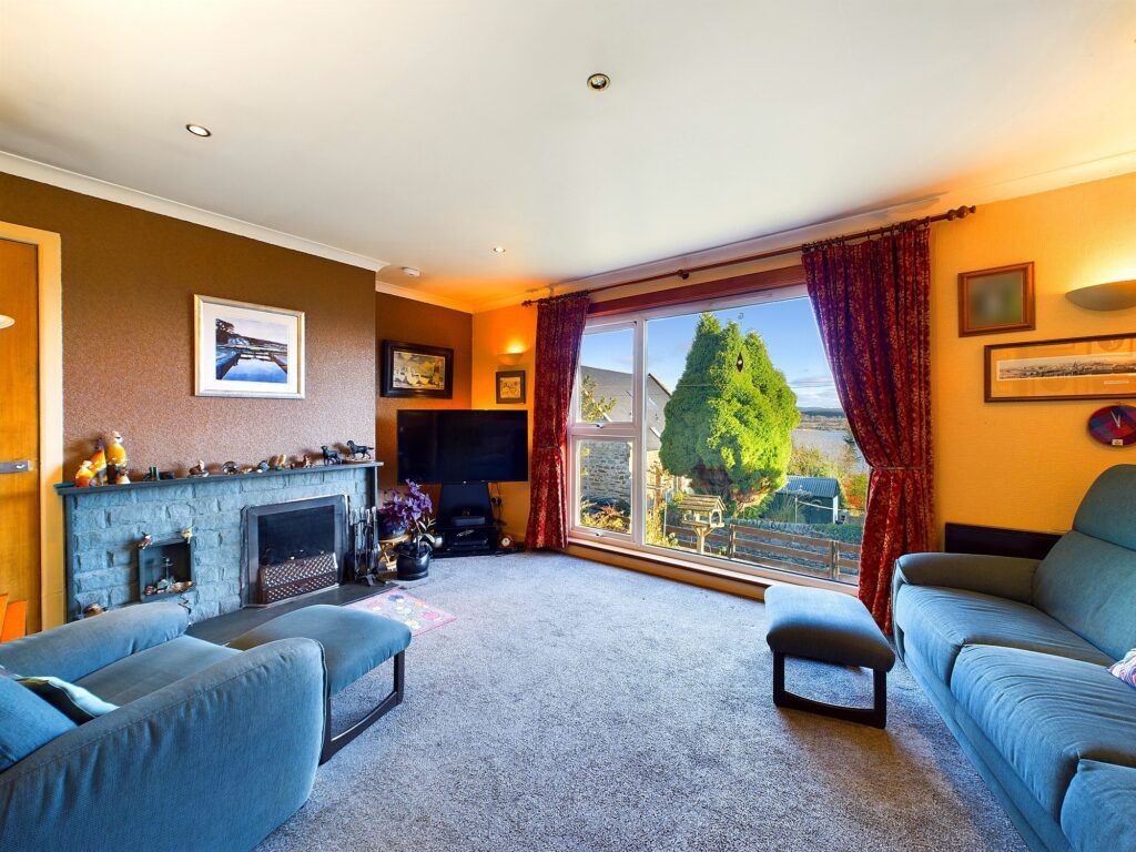 Property photo 3 of 34