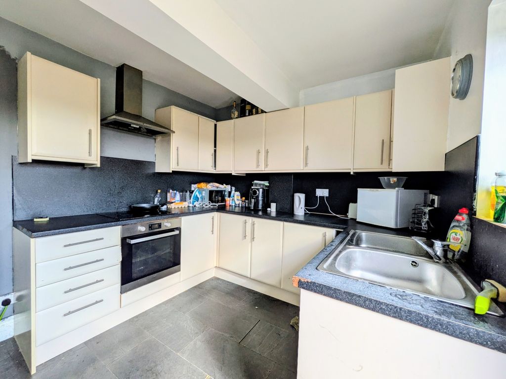 Property photo 1 of 8 1000000869