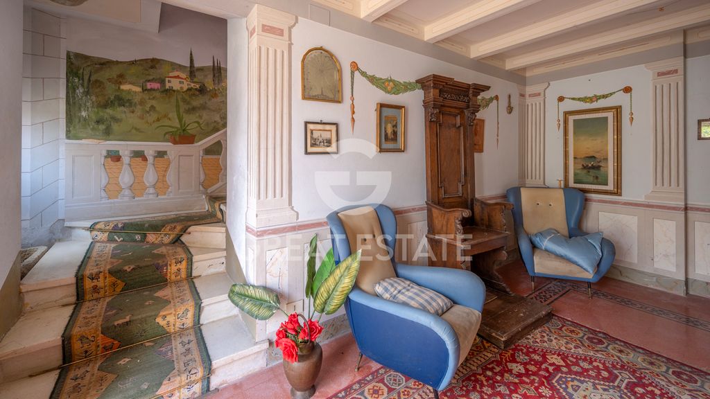 Property photo 2 of 42 Interiors