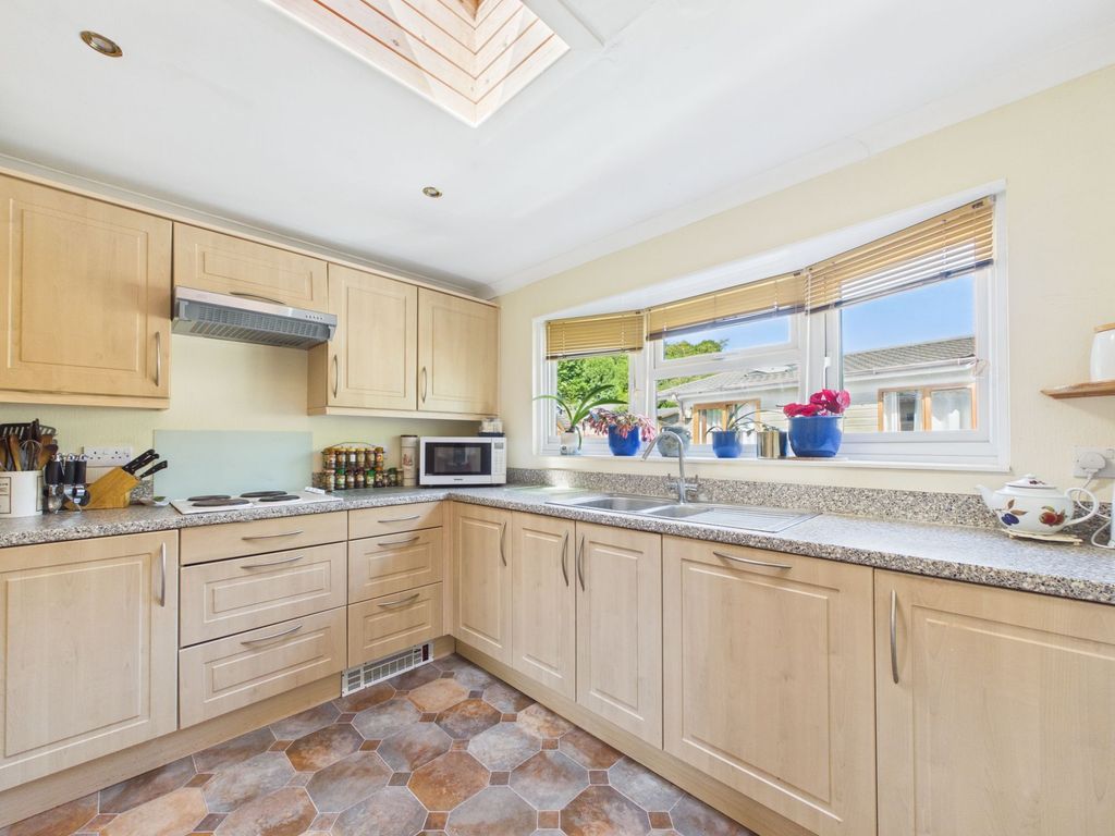 Property photo 3 of 25 Kitchen