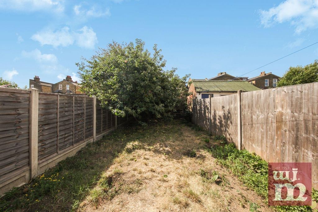 Property photo 3 of 11 Garden