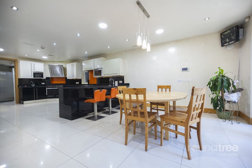 Property photo 1 of 11 (Main)