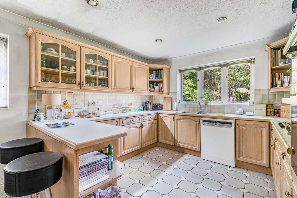 Property photo 3 of 30 Kitchen