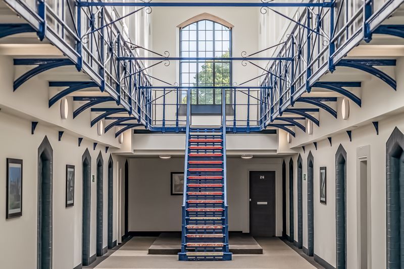 Property photo 2 of 17 .