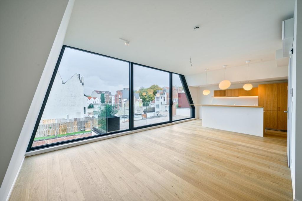 Property photo 3 of 25