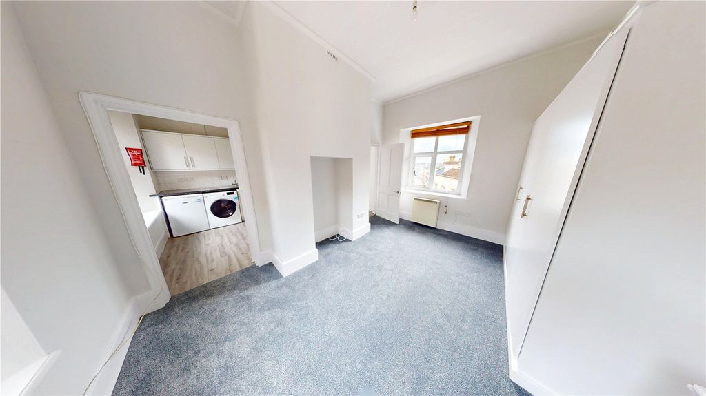 Property photo 3 of 5 Picture No. 04