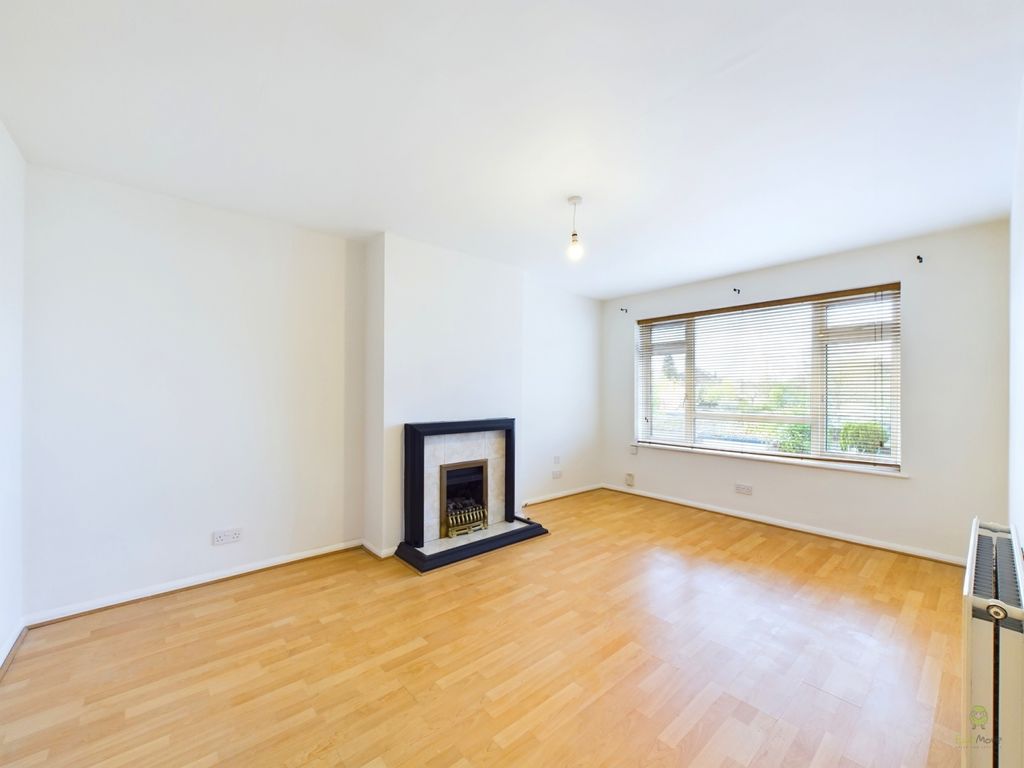 Property photo 3 of 10 Cam03418G0-Pr0039-Still005