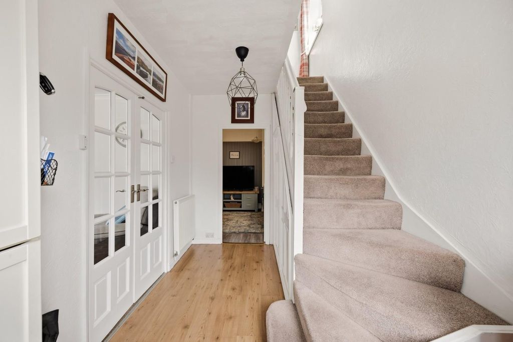 Property photo 3 of 35