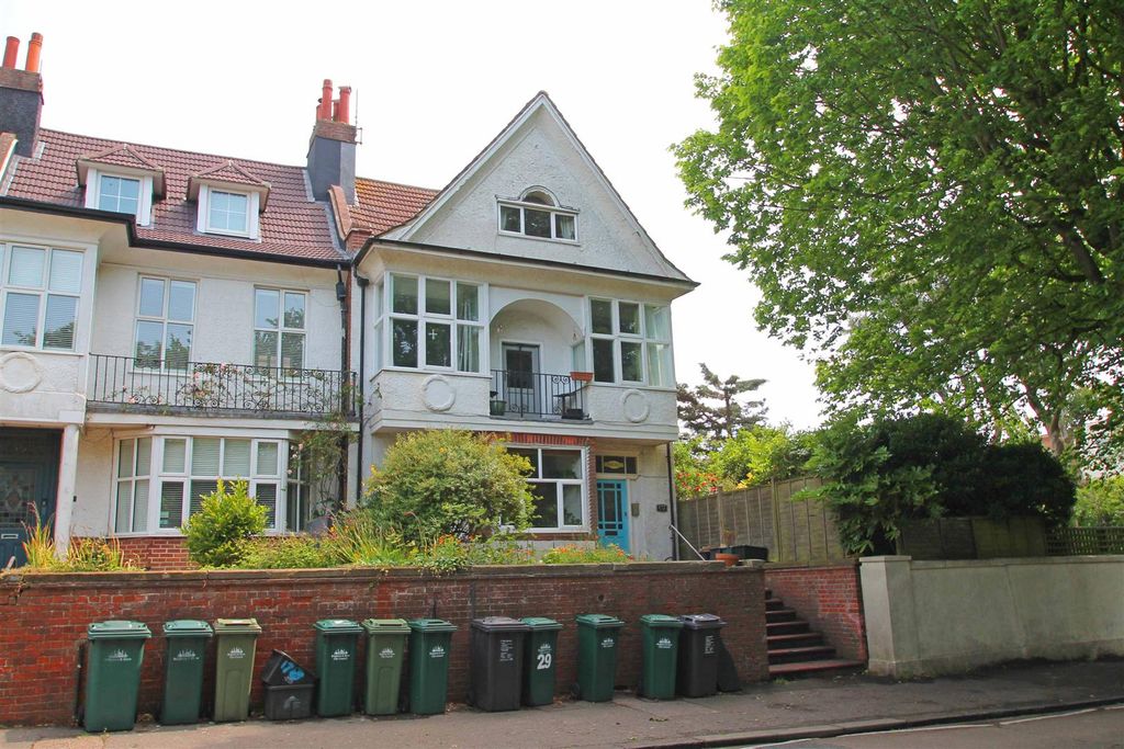 Property photo 1 of 13 Dyke Road