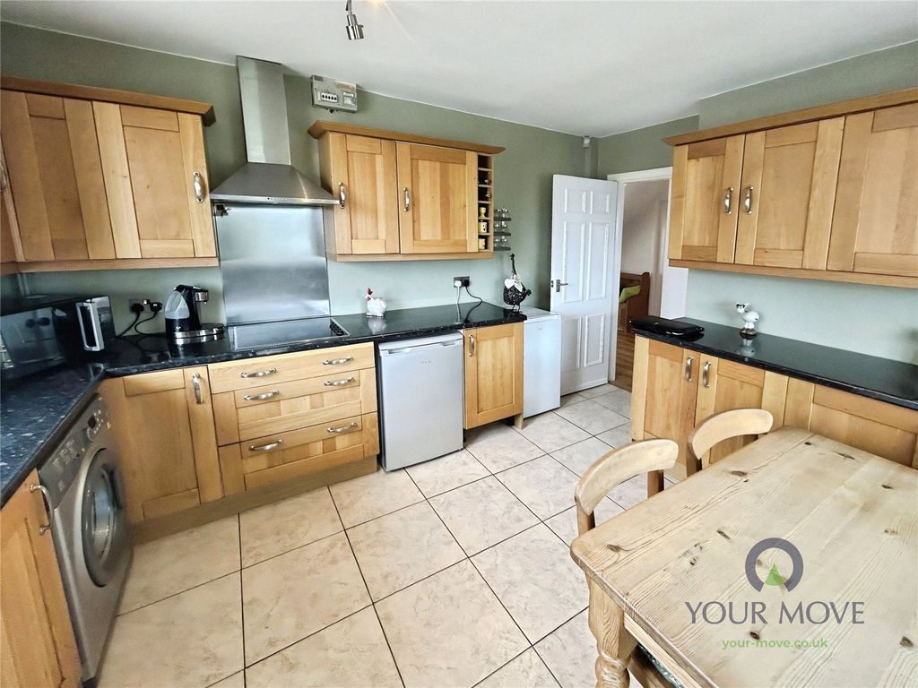 Property photo 3 of 21 Dining Kitchen