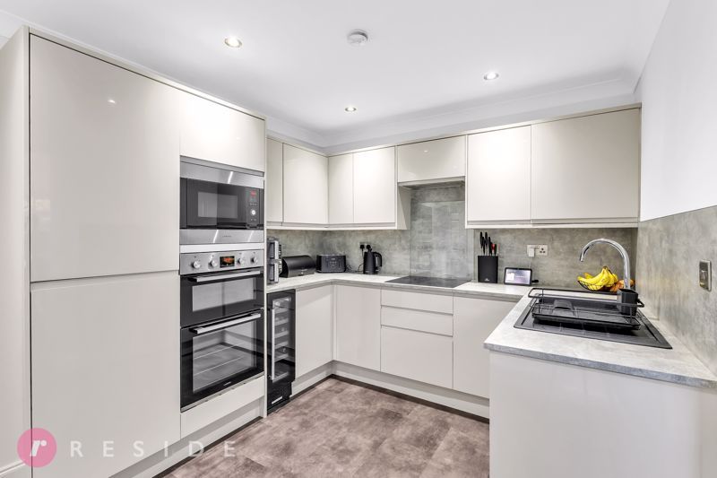 Property photo 3 of 17 Kitchen