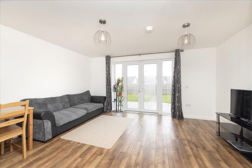 Property photo 2 of 24