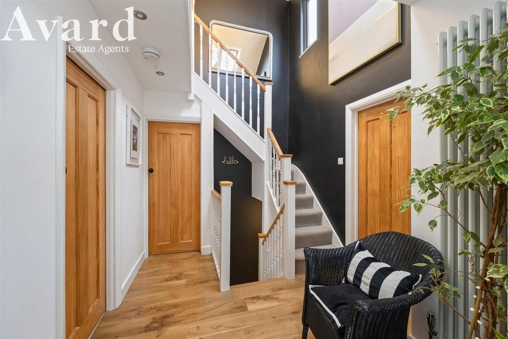 Property photo 2 of 24 Greenfield Crescent, 46-024.Jpg