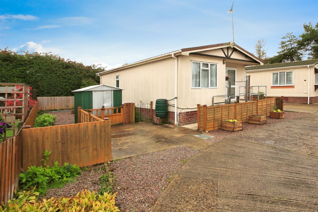 Property photo 1 of 17 Outside