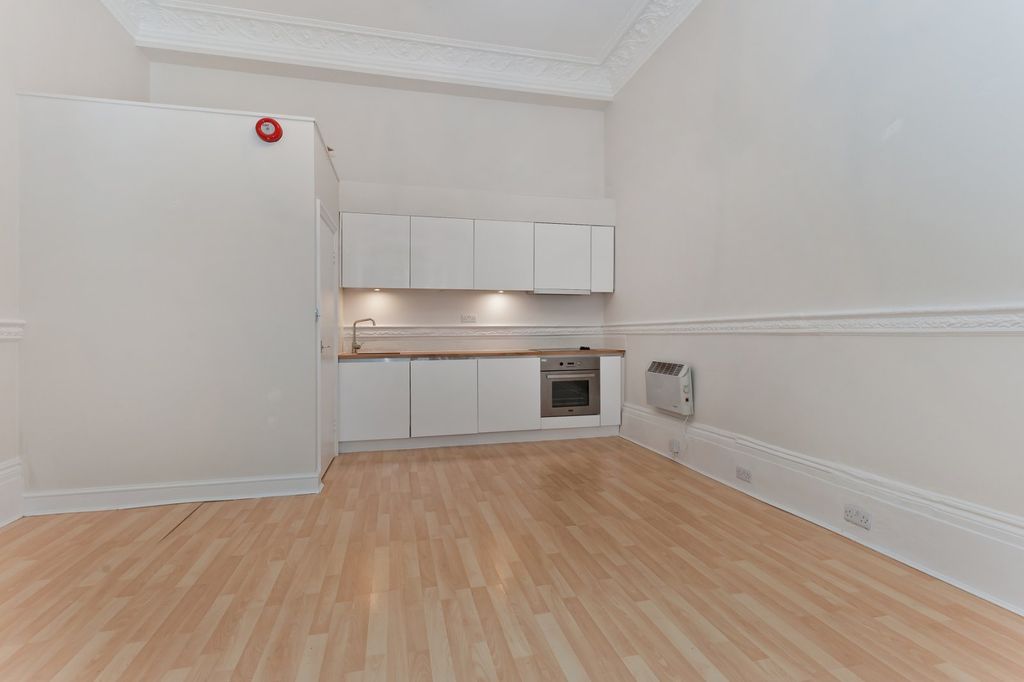 Property photo 3 of 5 Studio