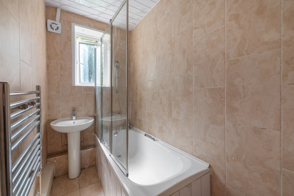 Property photo 2 of 11 21 White's Square-8