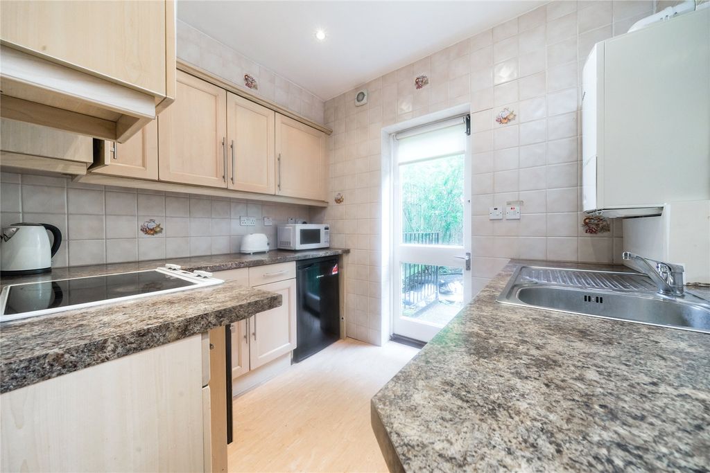 Property photo 3 of 10 Kitchen