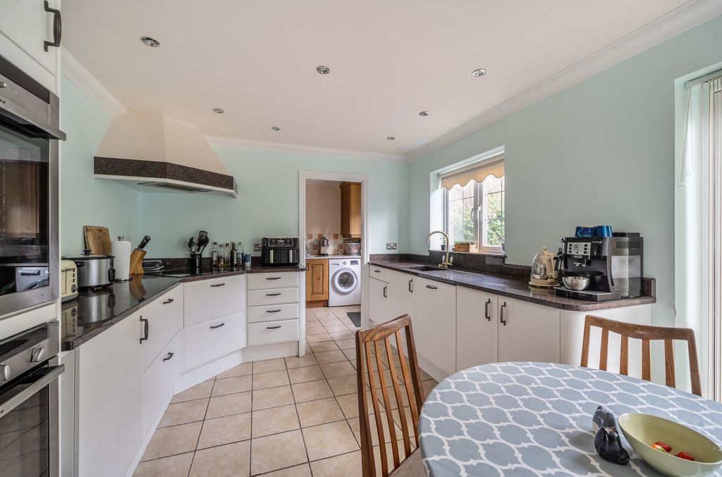 Property photo 2 of 22 1376717-13-691700...