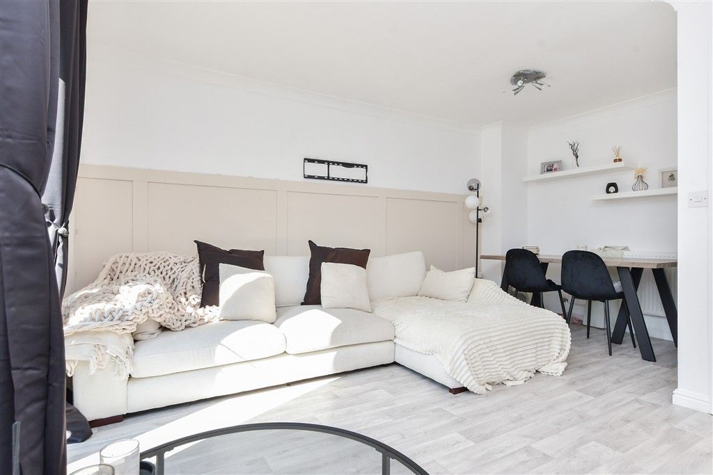 Property photo 2 of 8 Lounge/Diner