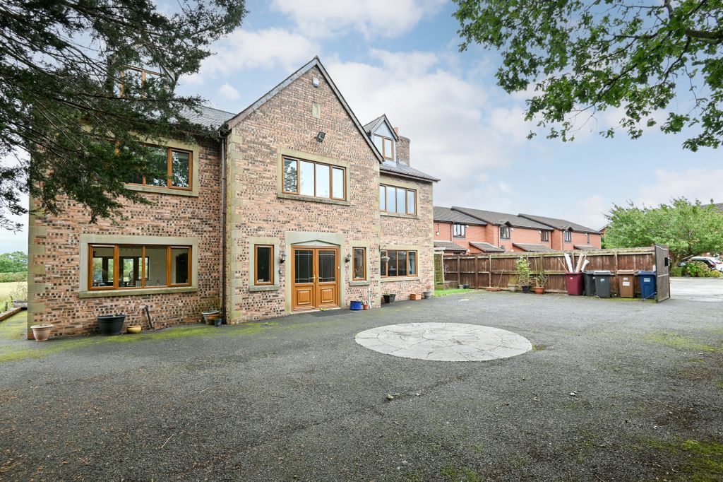 Property photo 2 of 30
