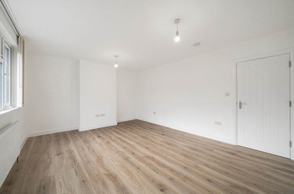 Property photo 3 of 19 1538656-7-1A17Cdd...