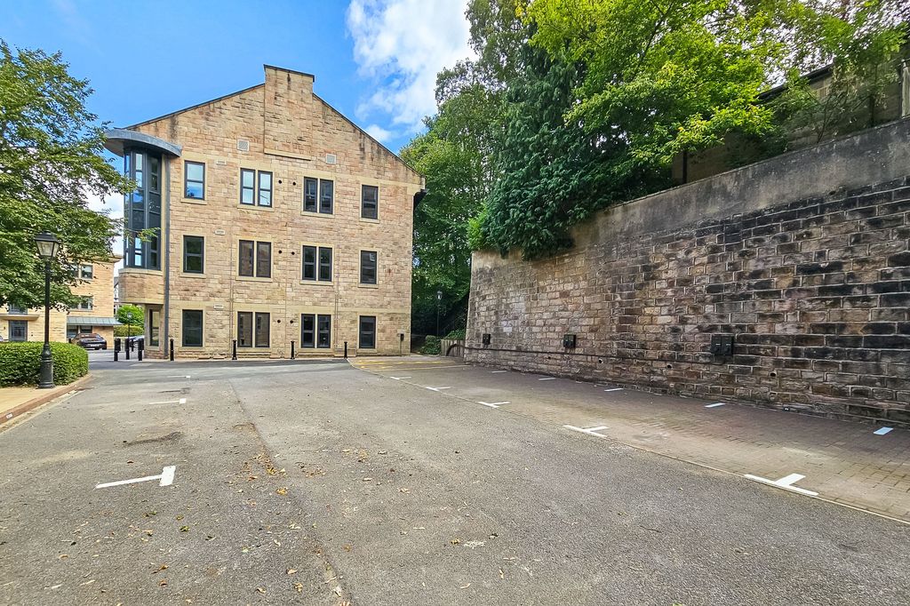 Additional image 18 of 2 bed flat to rent11 Windsor Court, Clarence Drive HG1