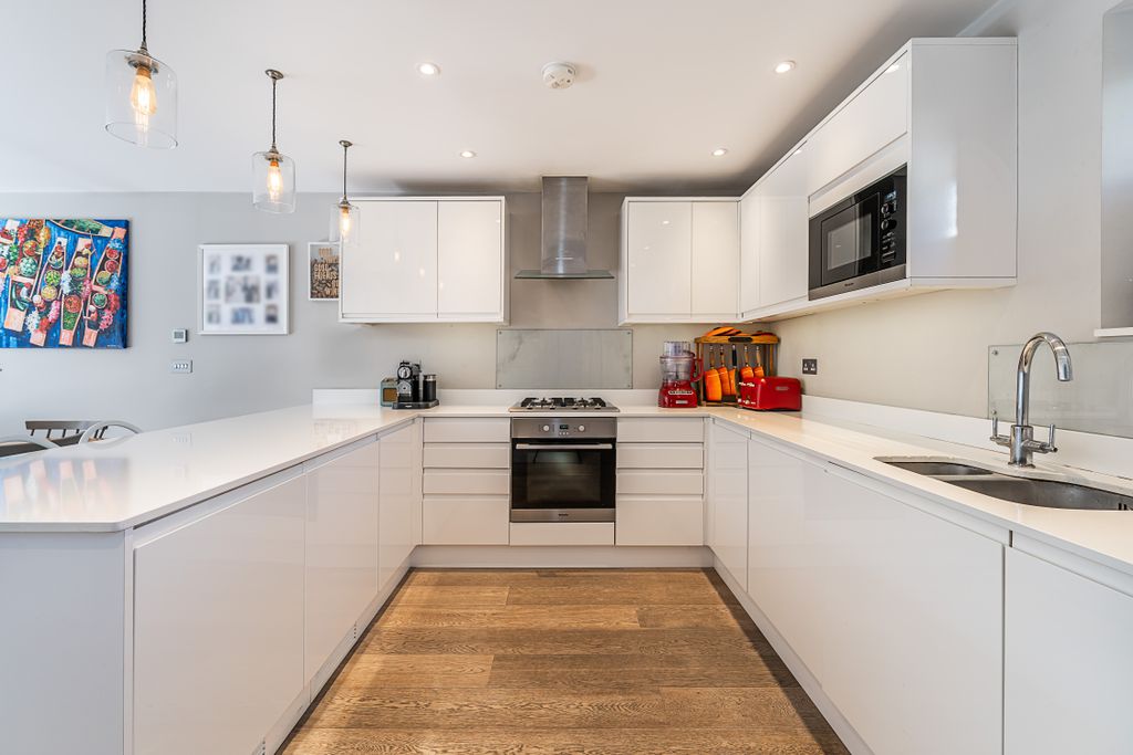 Property photo 3 of 24