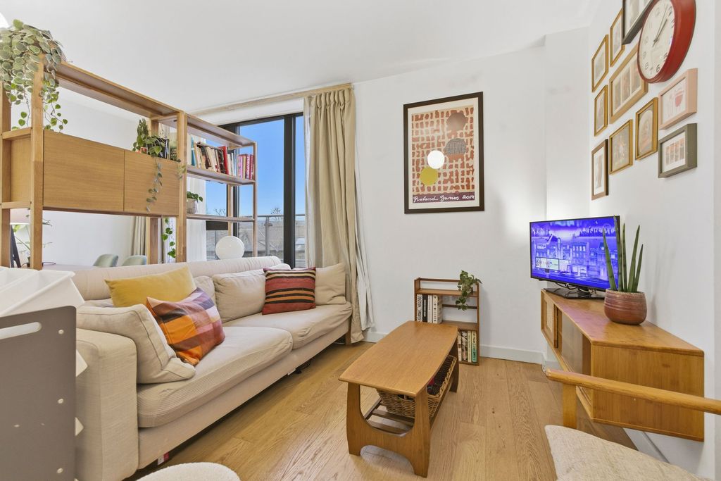 Property photo 3 of 14