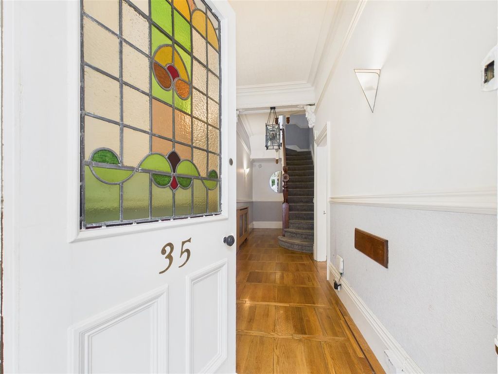 Property photo 2 of 20 Entrance Hall