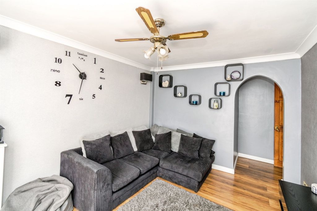 Property photo 3 of 20