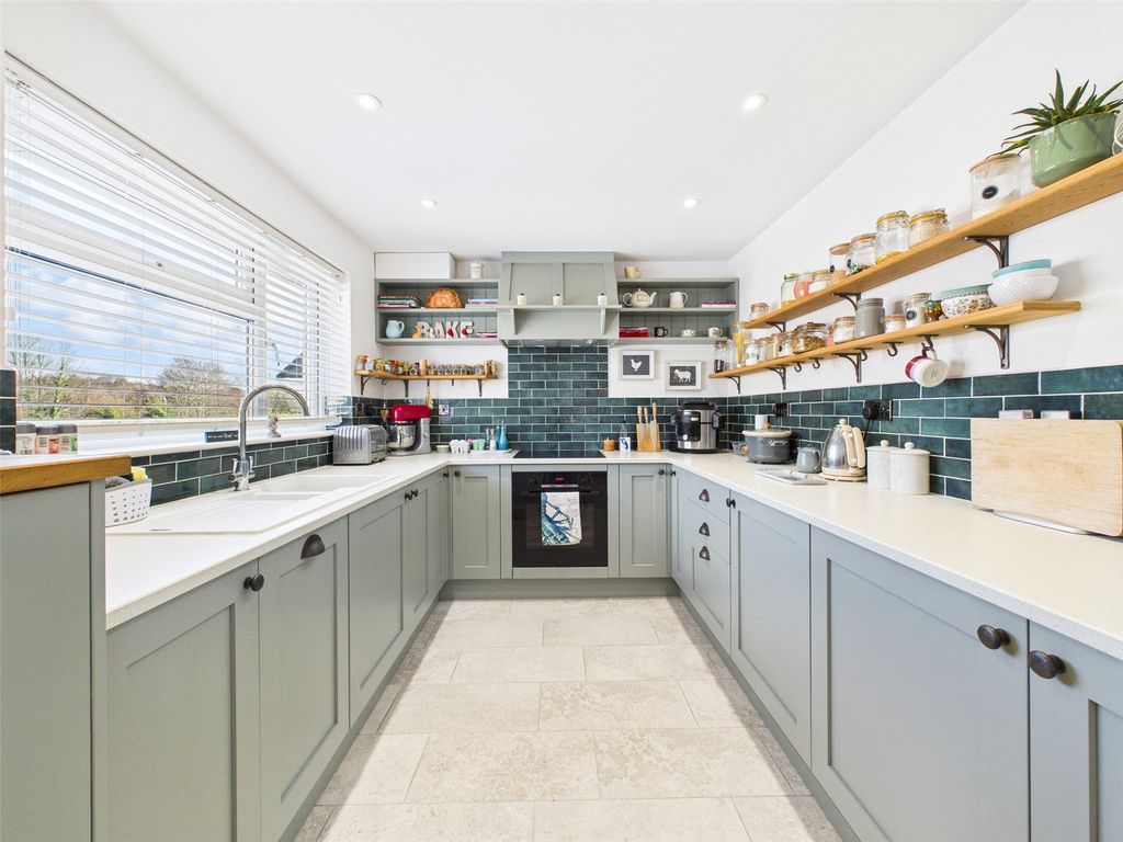 Property photo 2 of 17 Picture No. 15