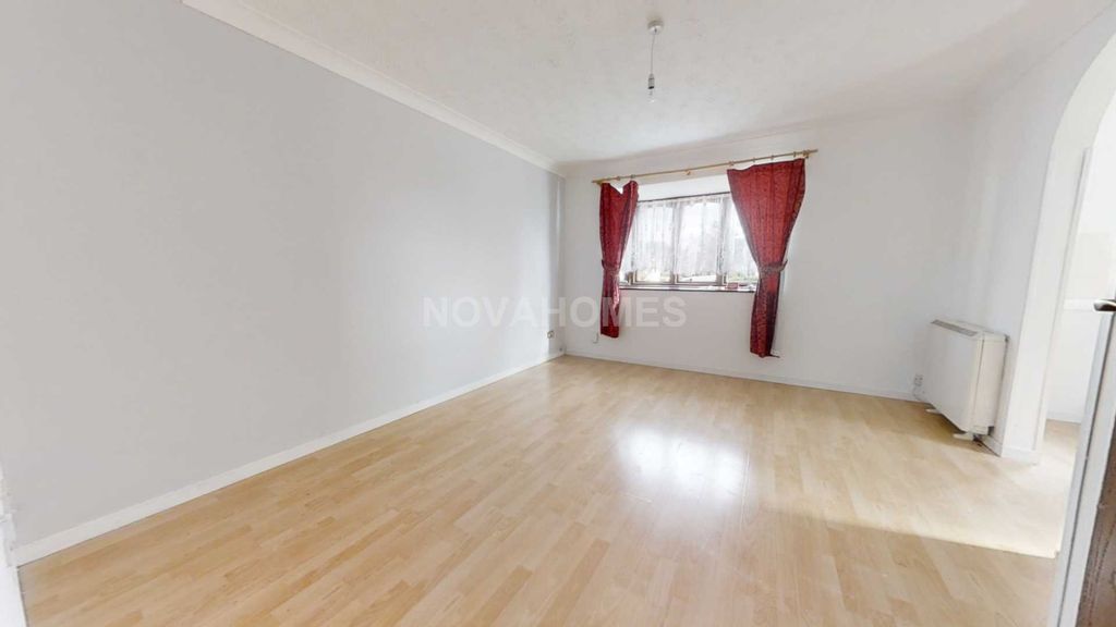 Property photo 2 of 8