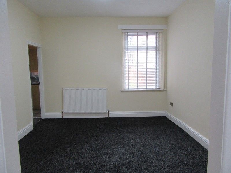 Property photo 3 of 11 Through Lounge (Rear)