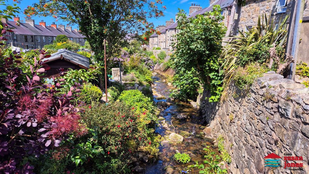 Property photo 2 of 23