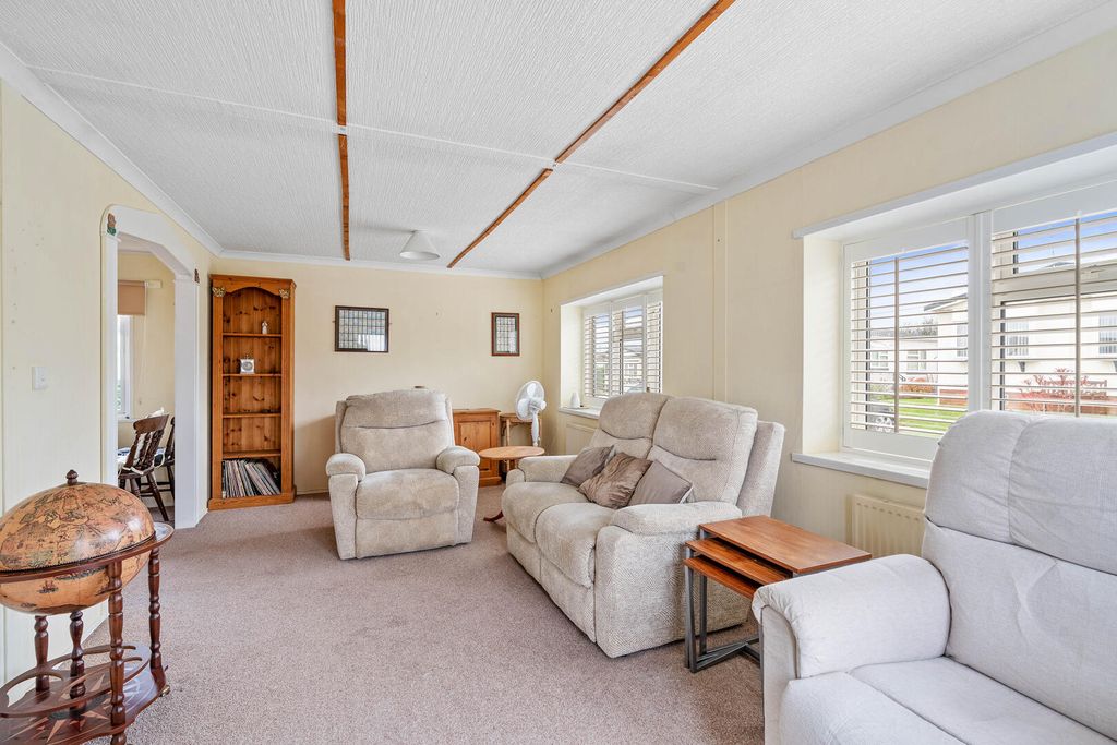 Property photo 3 of 18 Living Room