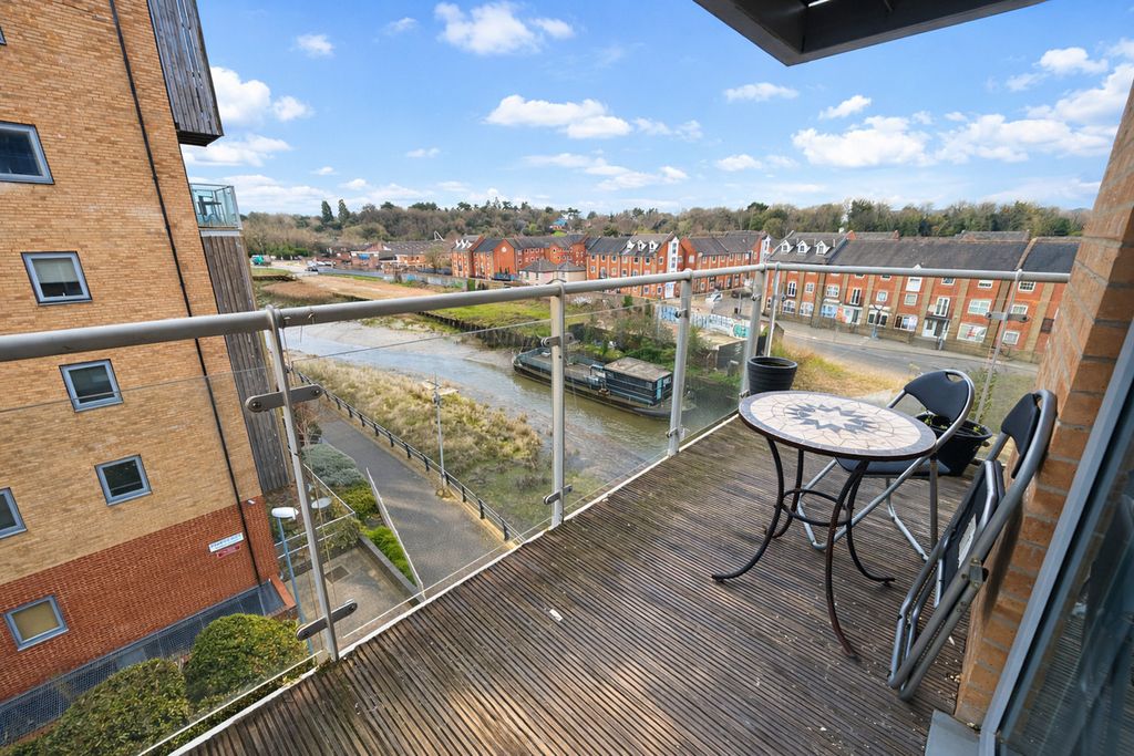 Property photo 3 of 6