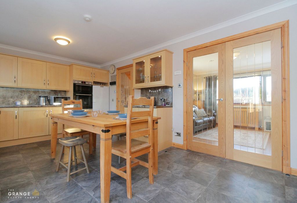 Property photo 3 of 31