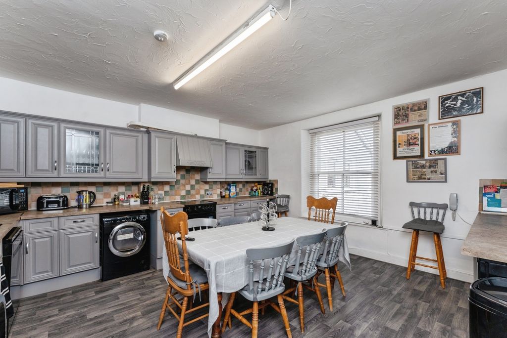 Property photo 2 of 27 Pbox-Img.Jpg